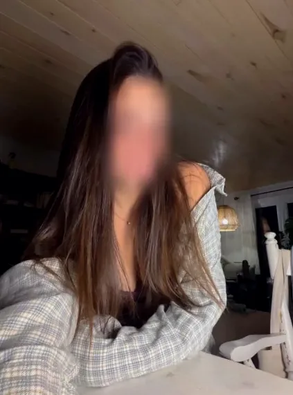 Chiara, 22