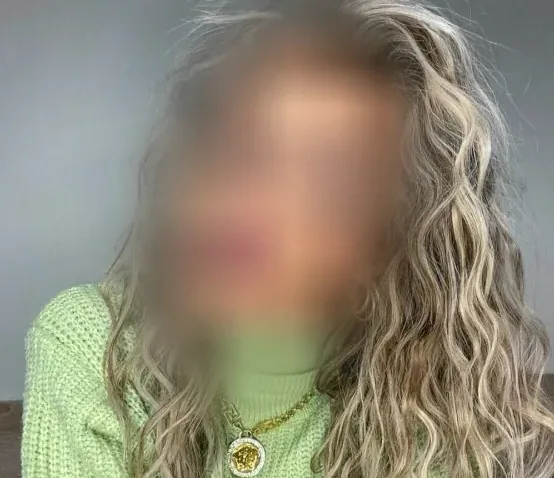 Ela, 35