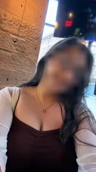 Julia, 24