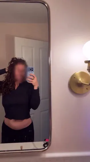 Lara, 37
