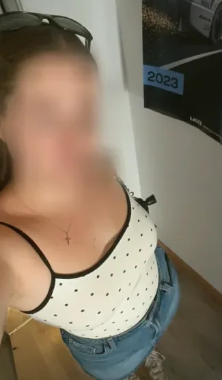 Lara, 21