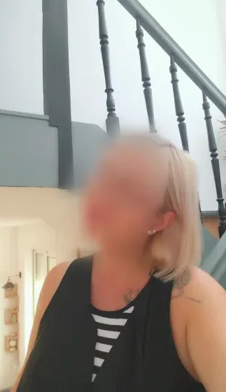 Melanie, 37