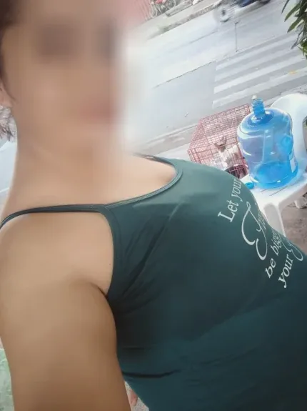 Rebecca, 29