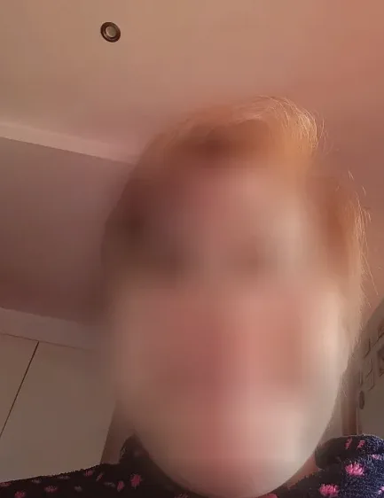 Sabrina, 38