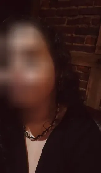 Sandra, 24