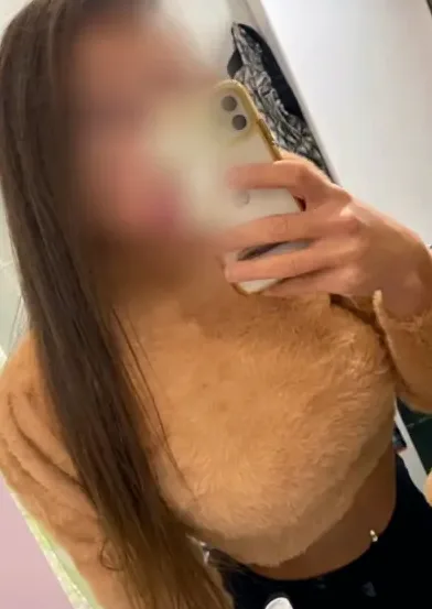 Sarah, 27