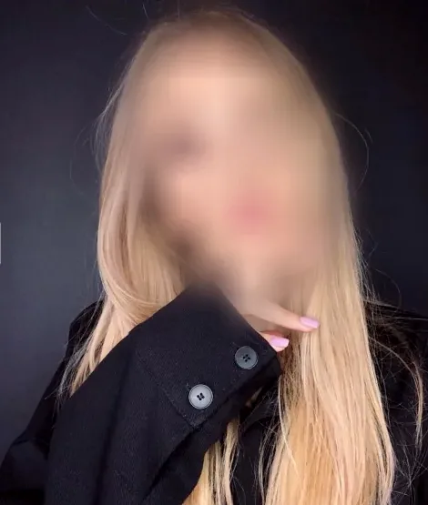 Simone, 24