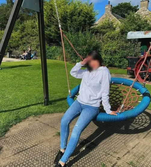 Vivien, 37